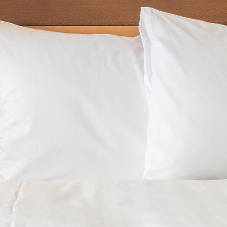 Holiday Inn Express And Suites Surrey By Ihg Экстерьер фото