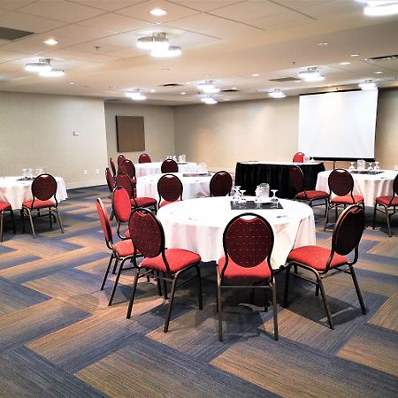 Holiday Inn Express And Suites Surrey By Ihg Экстерьер фото
