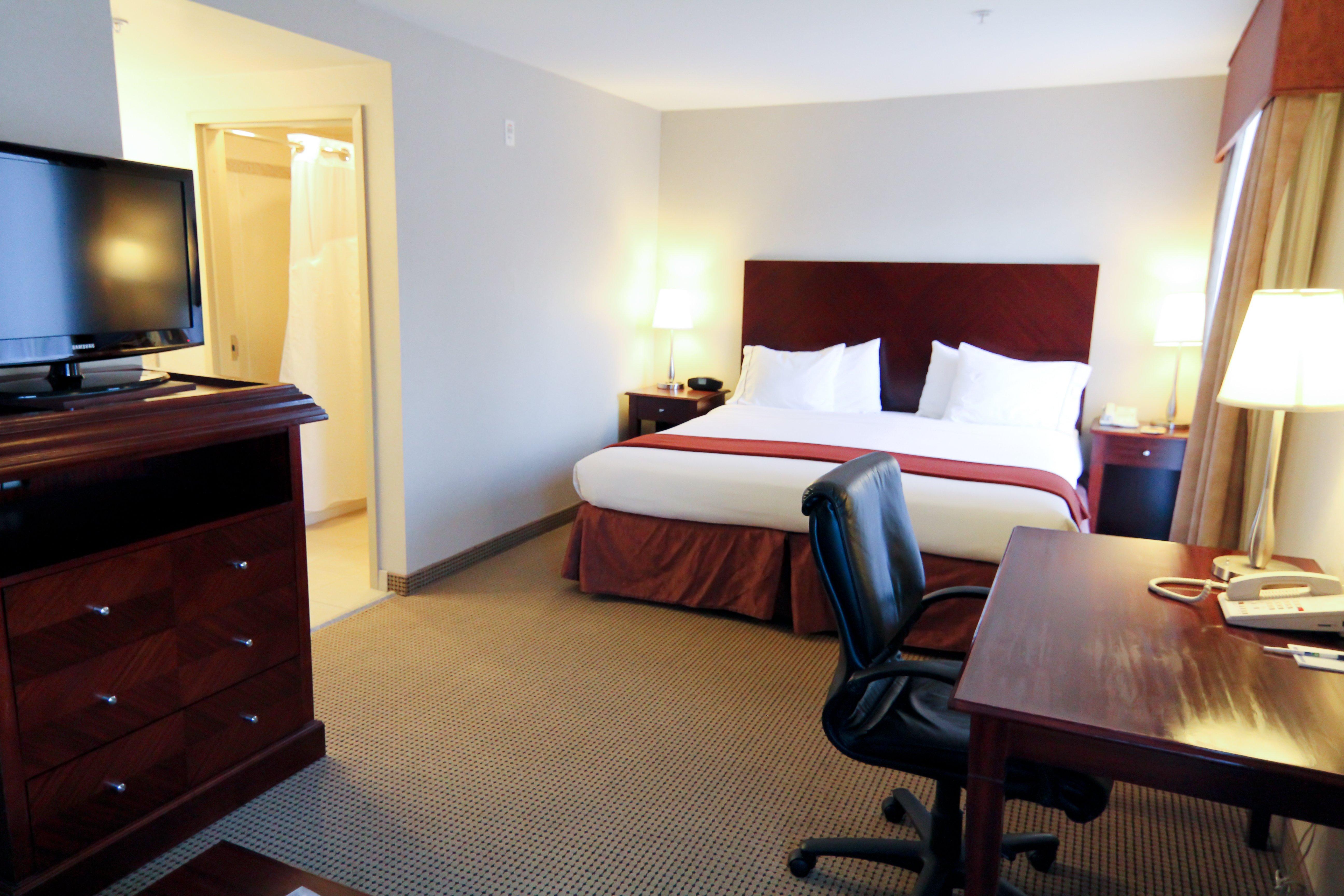 Holiday Inn Express And Suites Surrey By Ihg Экстерьер фото