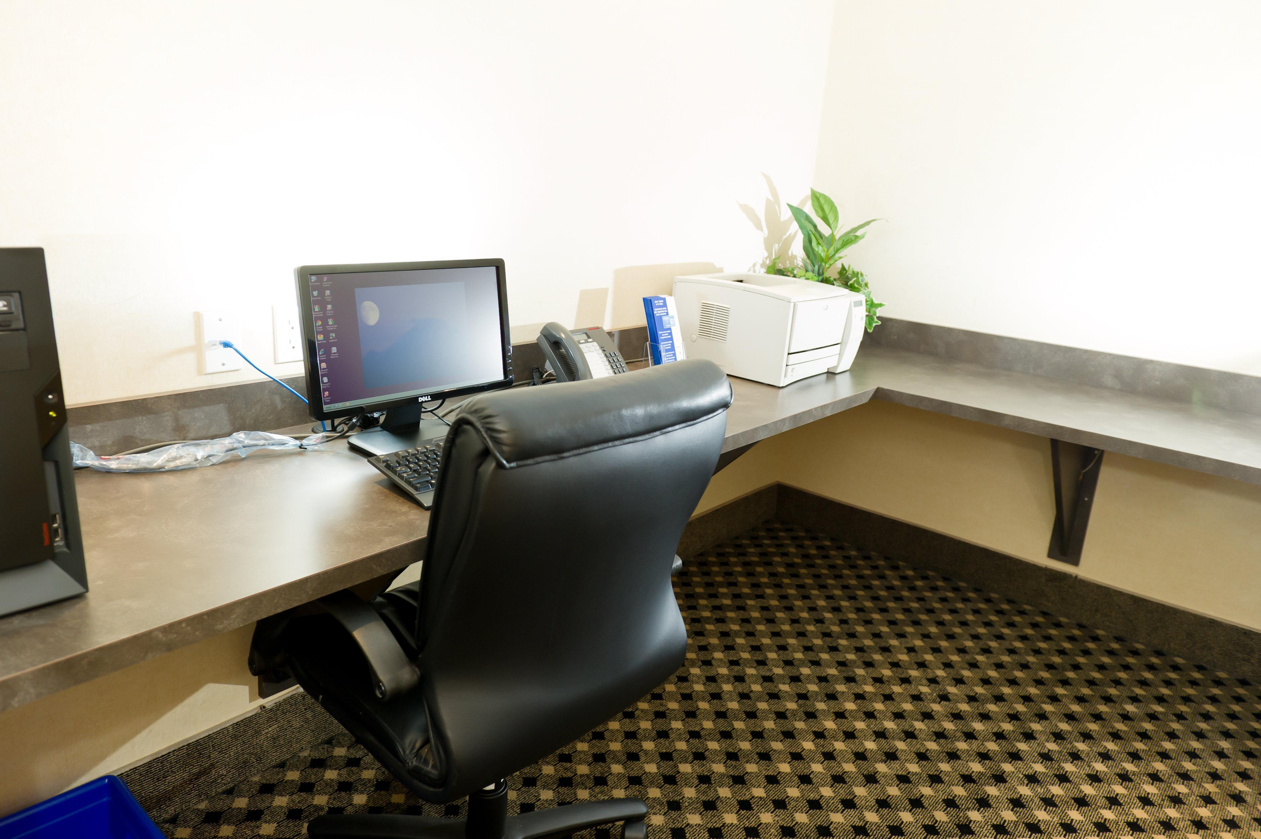 Holiday Inn Express And Suites Surrey By Ihg Экстерьер фото