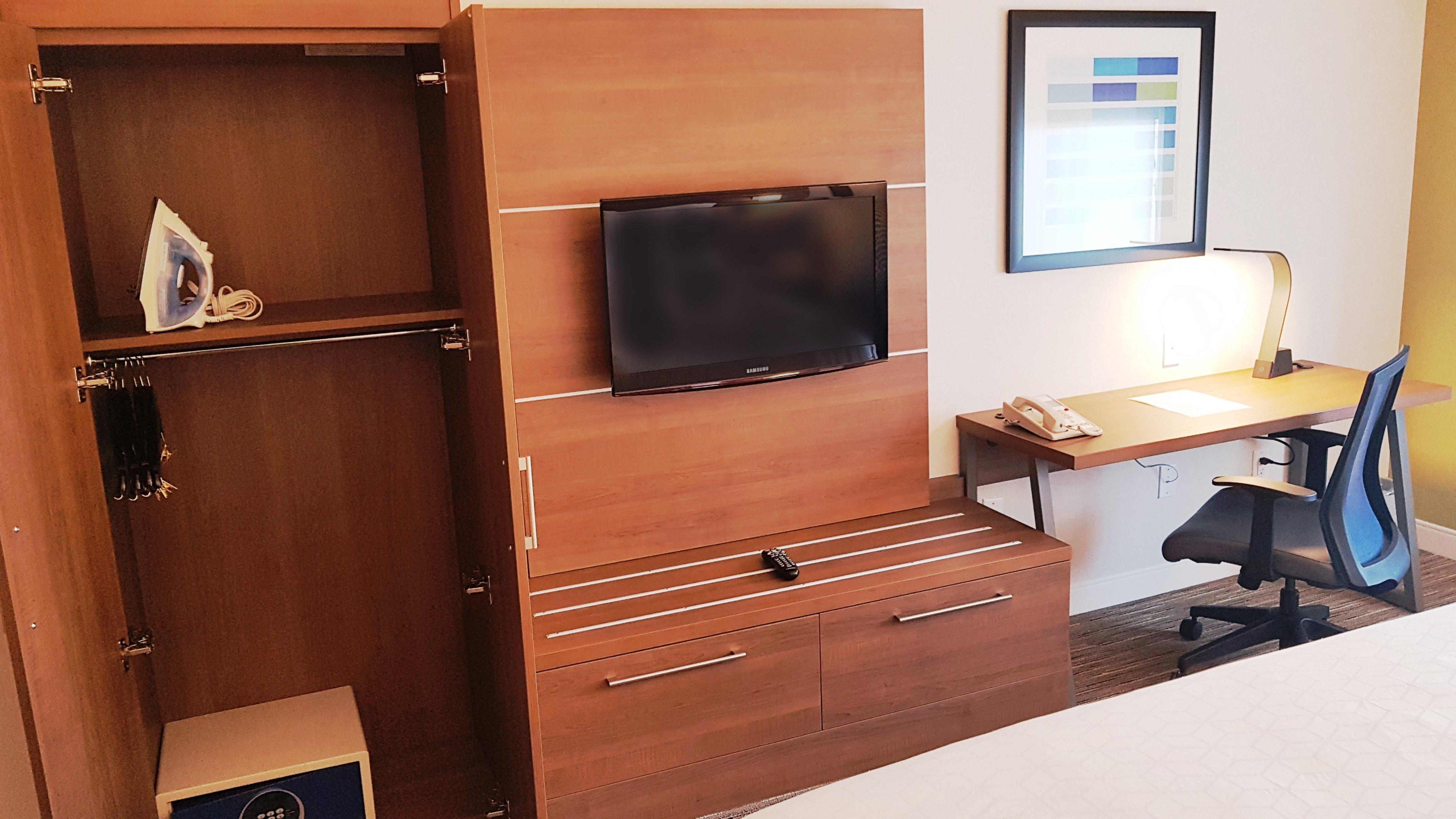 Holiday Inn Express And Suites Surrey By Ihg Экстерьер фото