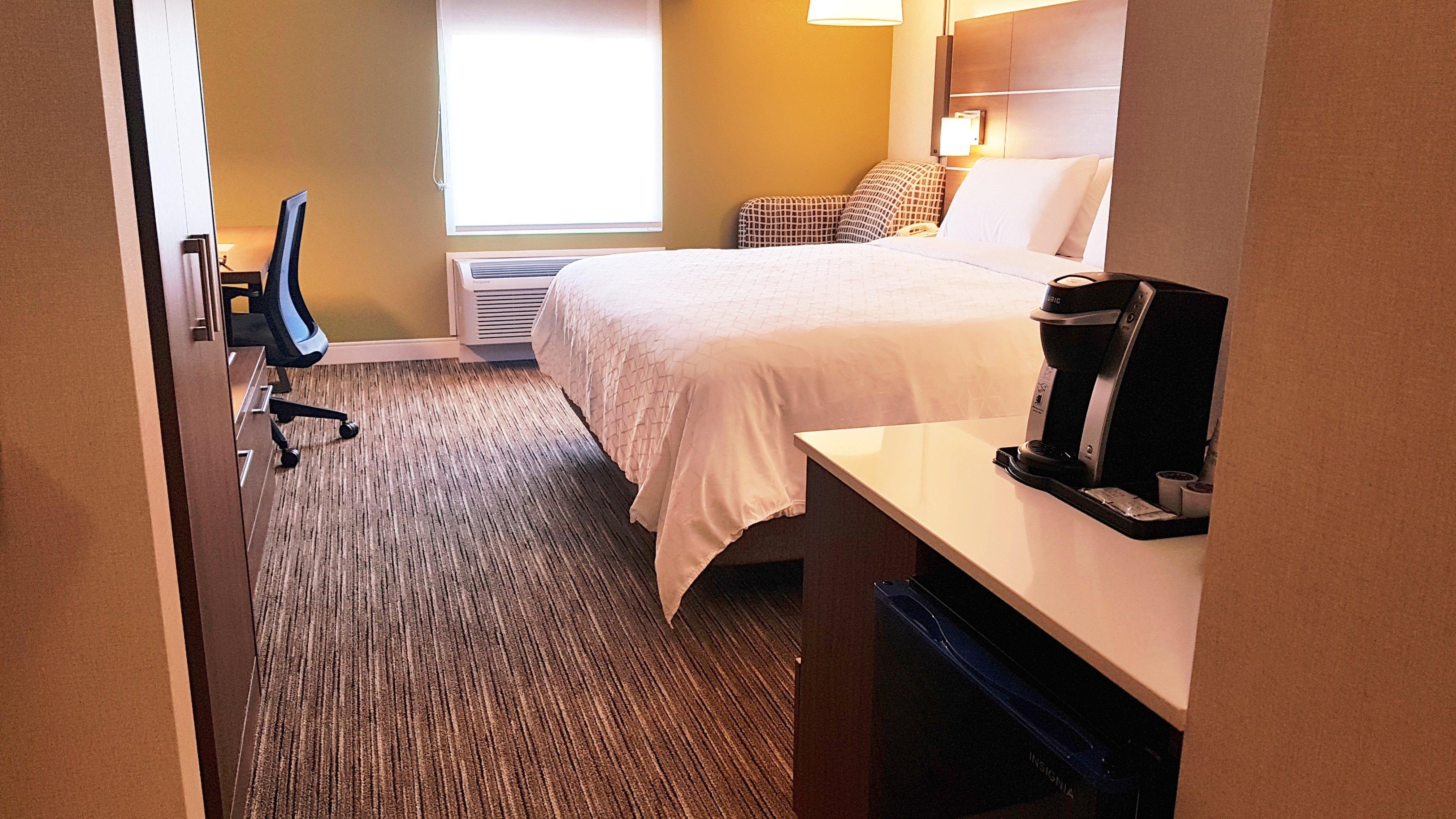 Holiday Inn Express And Suites Surrey By Ihg Экстерьер фото