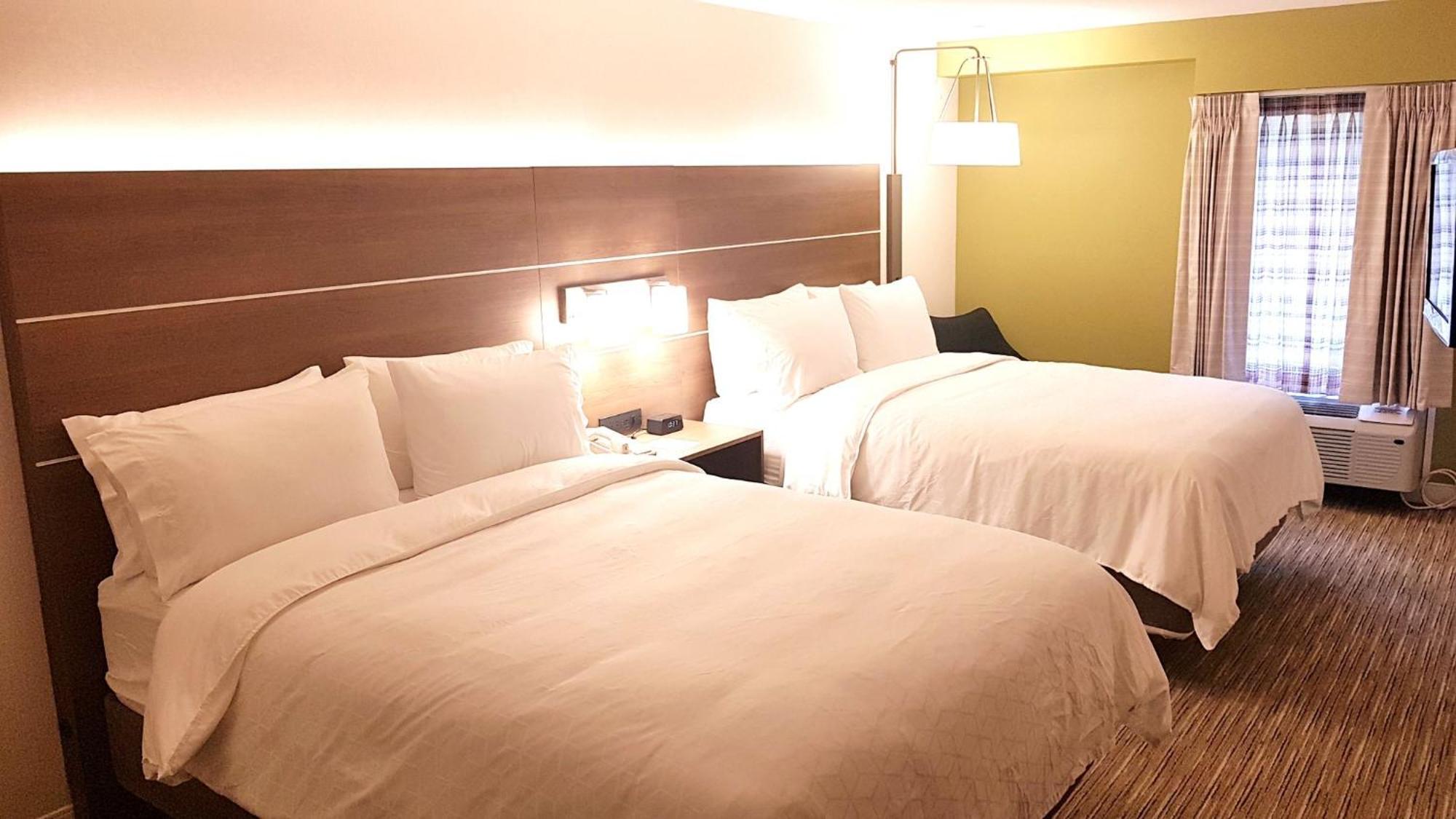 Holiday Inn Express And Suites Surrey By Ihg Экстерьер фото