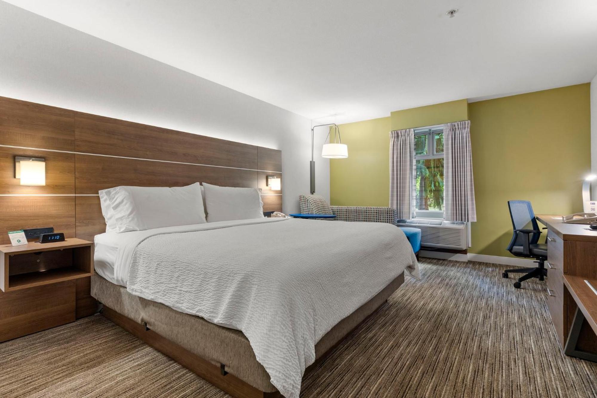 Holiday Inn Express And Suites Surrey By Ihg Экстерьер фото