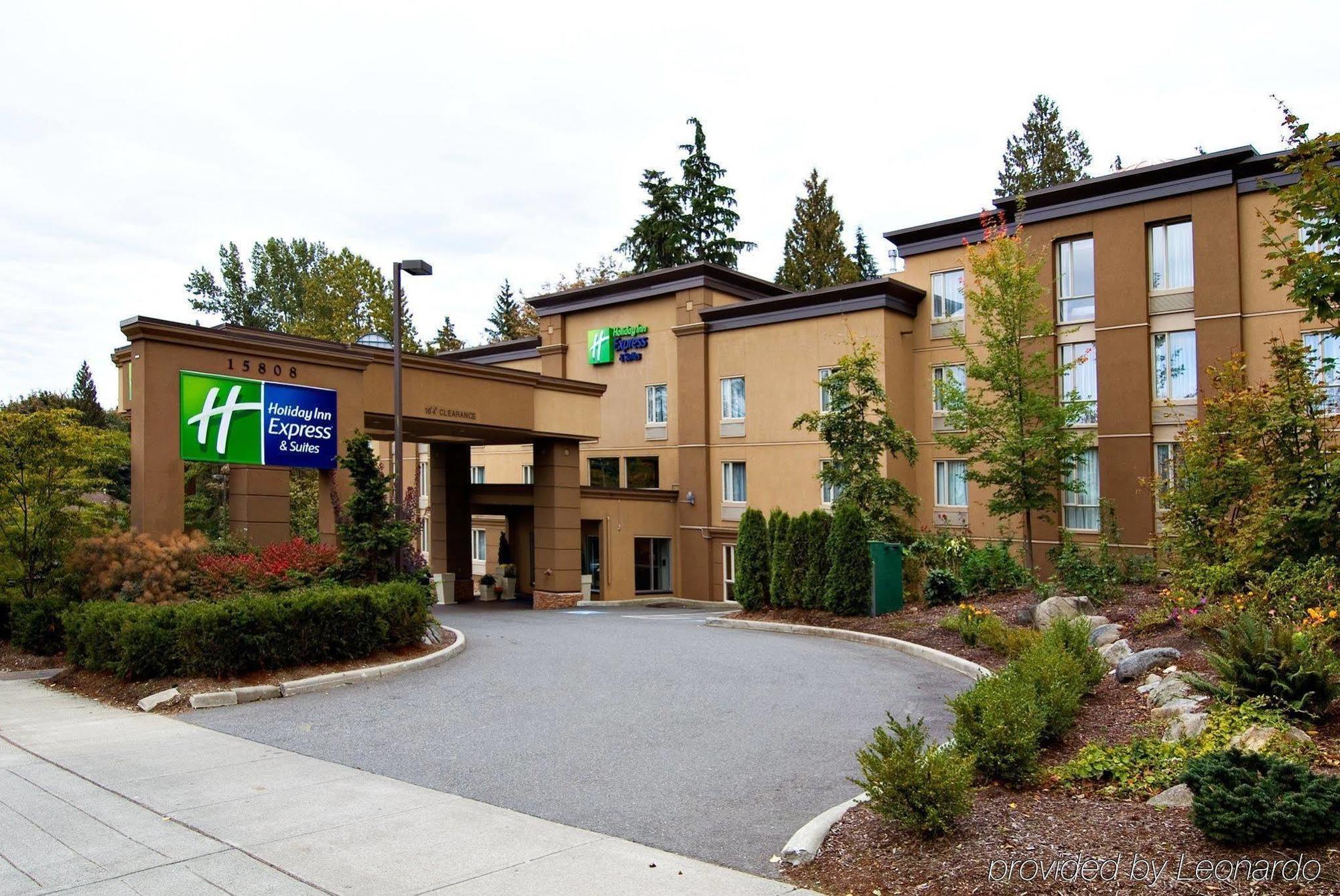 Holiday Inn Express And Suites Surrey By Ihg Экстерьер фото