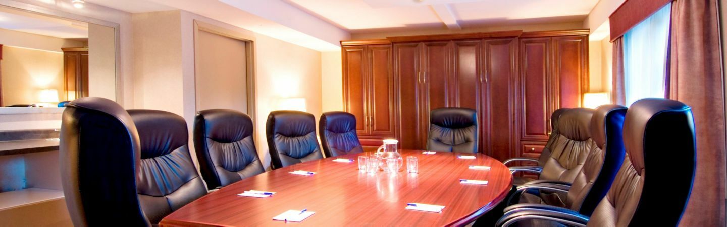 Holiday Inn Express And Suites Surrey By Ihg Экстерьер фото